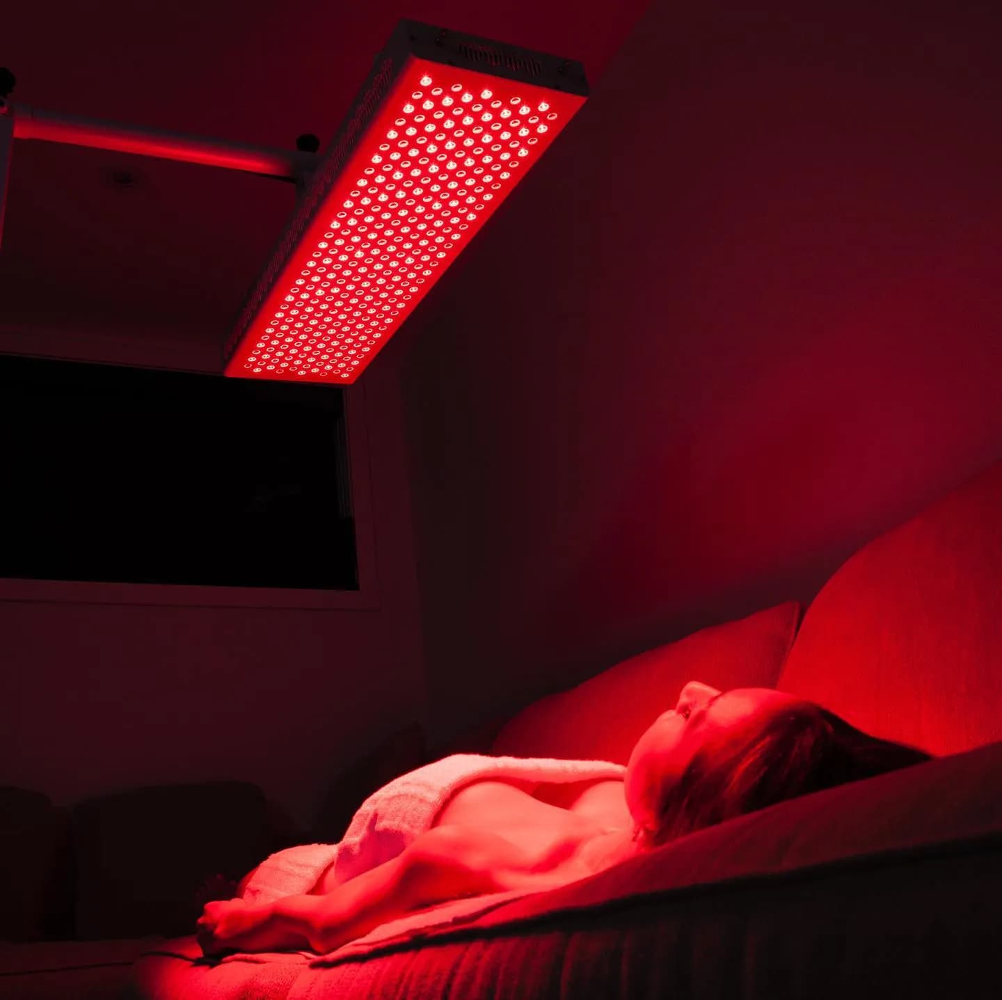 The 2025 Glow Revolution: Light Therapy Is Replacing Costly Creams