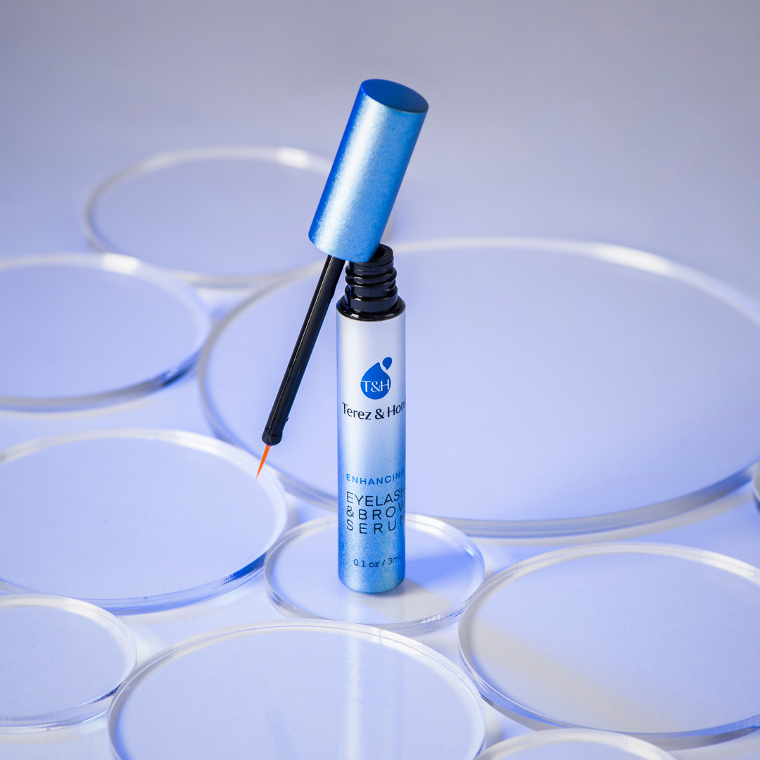 How to Use Terez & Honor Eyelash Serum Effectively